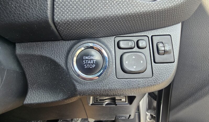 Toyota Yaris 1.33 Dual VVT-i Design Multidrive S Euro 6 5dr full